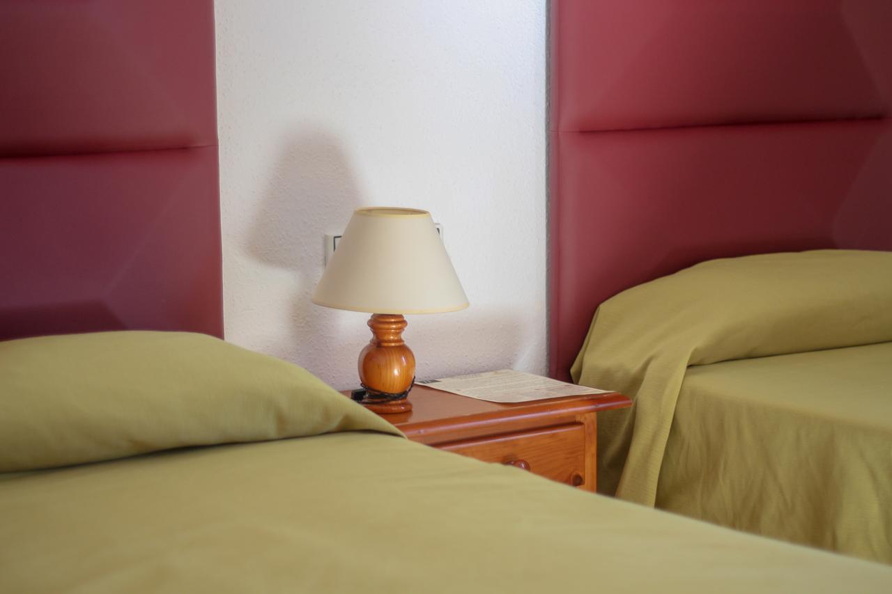 Hostal Esperanza Benajarafe Bagian luar foto