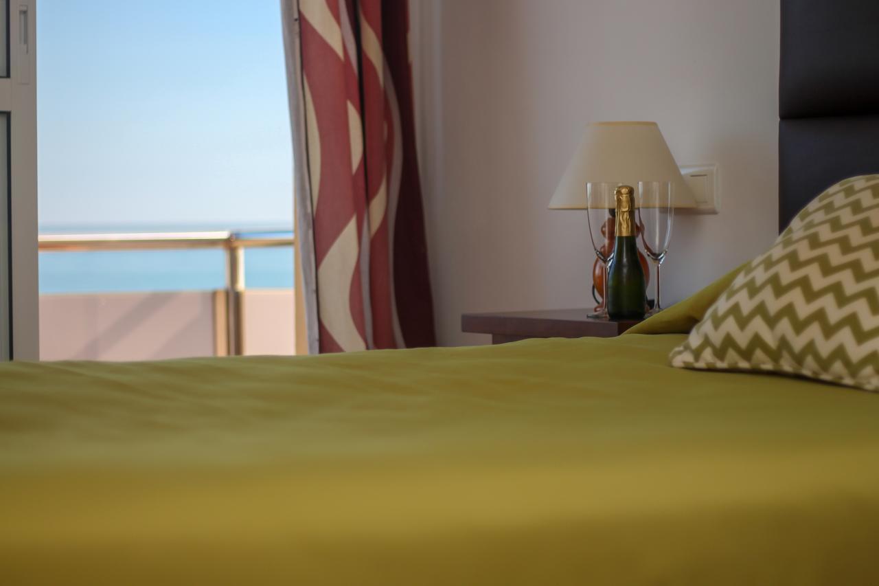 Hostal Esperanza Benajarafe Bagian luar foto
