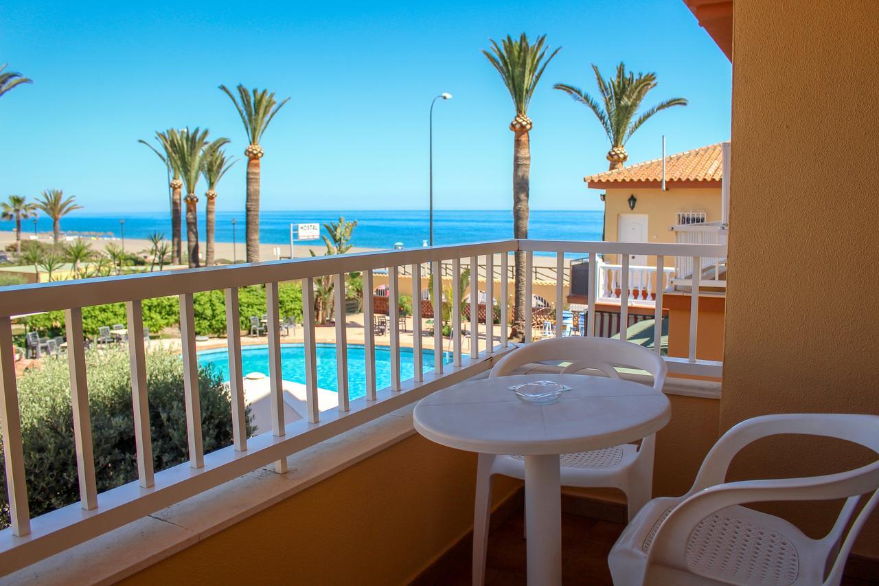 Hostal Esperanza Benajarafe Bagian luar foto