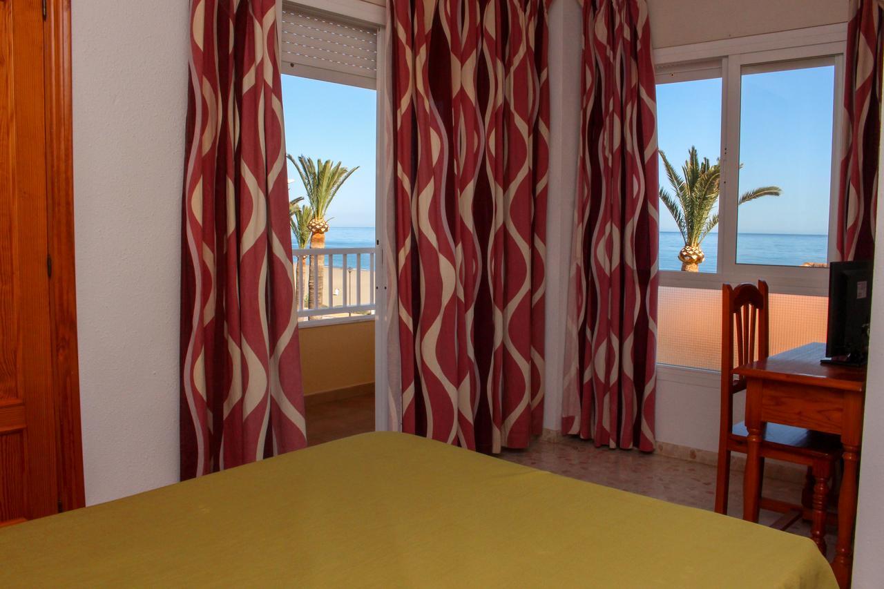 Hostal Esperanza Benajarafe Bagian luar foto