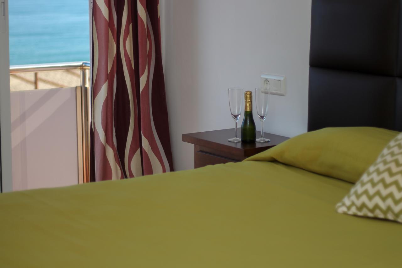 Hostal Esperanza Benajarafe Bagian luar foto