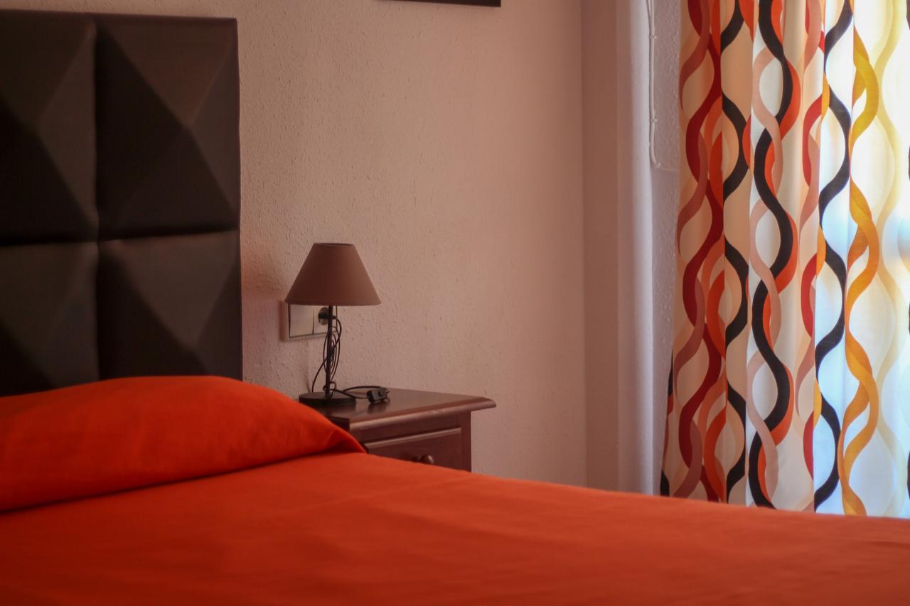 Hostal Esperanza Benajarafe Bagian luar foto