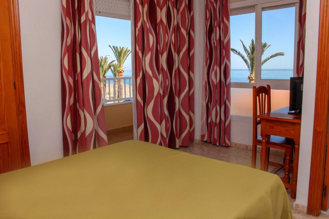 Hostal Esperanza Benajarafe Bagian luar foto