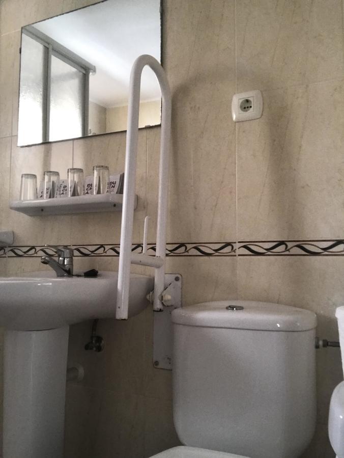 Hostal Esperanza Benajarafe Bagian luar foto