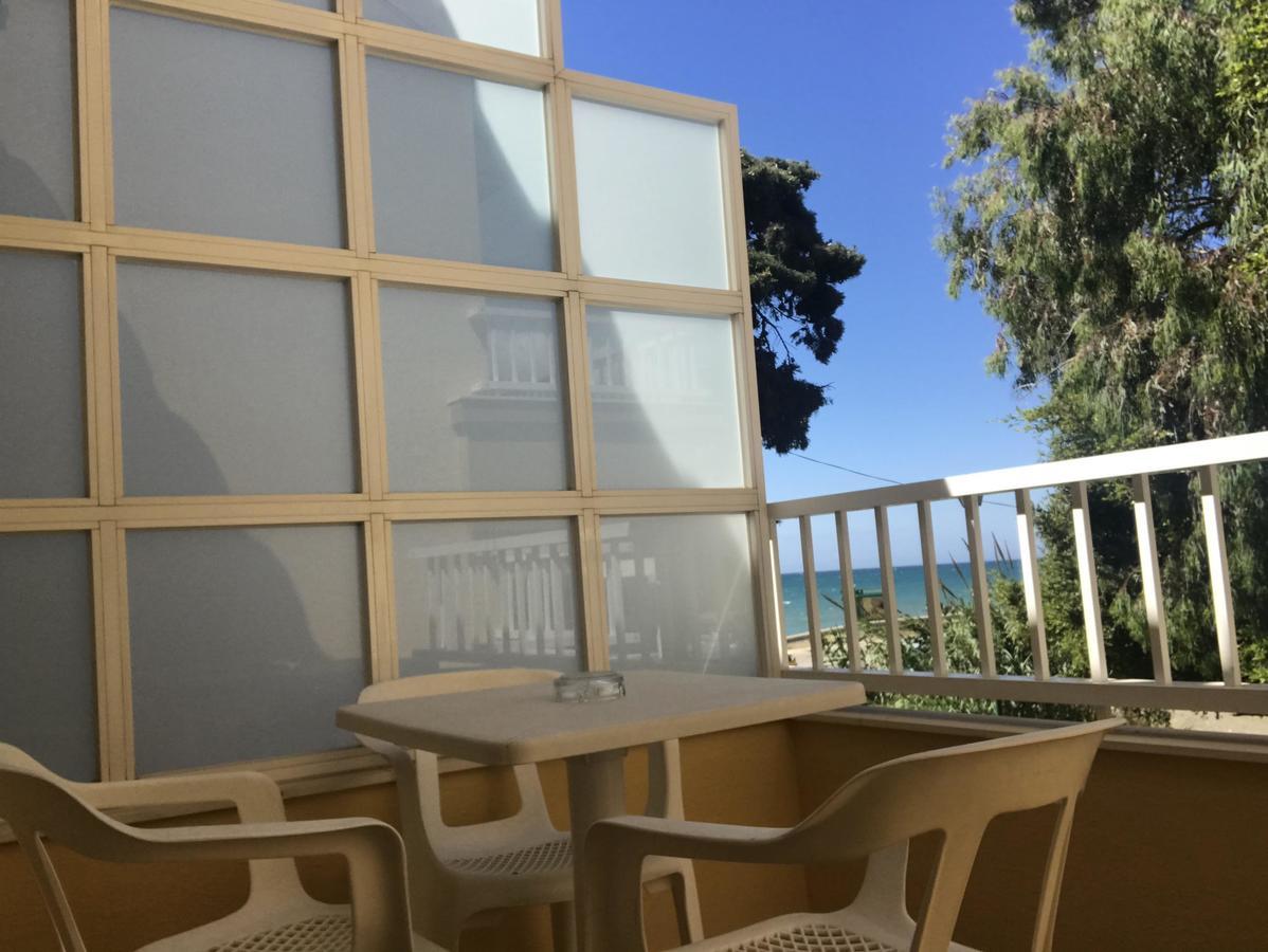 Hostal Esperanza Benajarafe Bagian luar foto