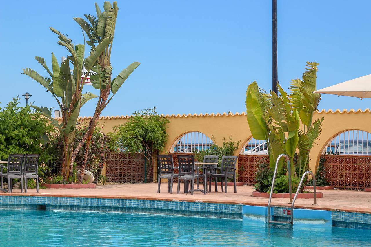 Hostal Esperanza Benajarafe Bagian luar foto