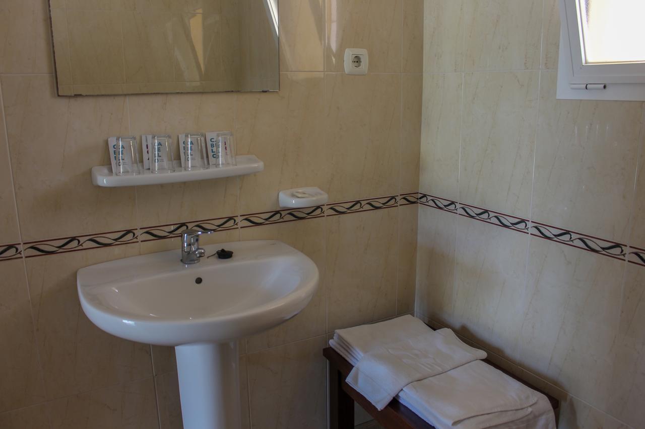 Hostal Esperanza Benajarafe Bagian luar foto