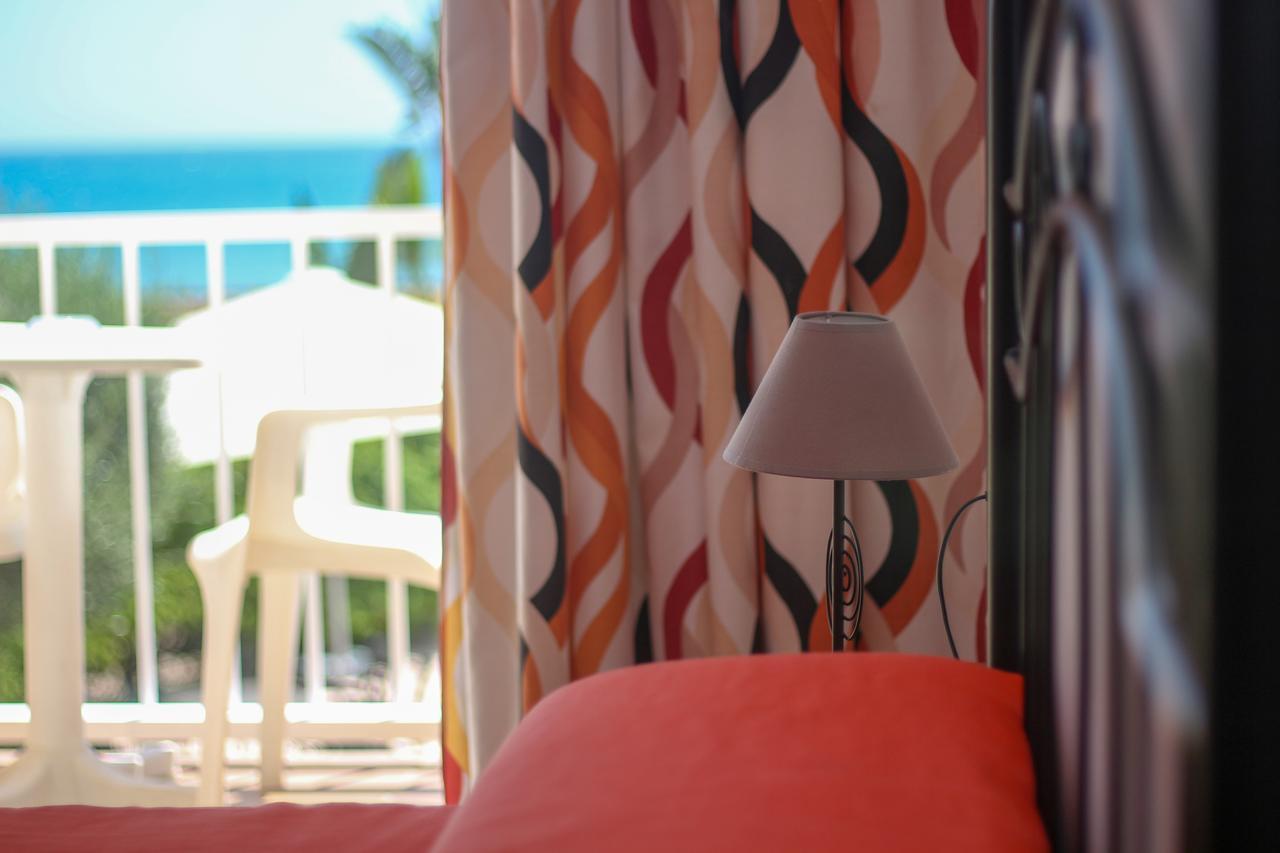 Hostal Esperanza Benajarafe Bagian luar foto