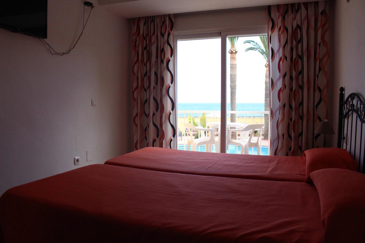 Hostal Esperanza Benajarafe Bagian luar foto